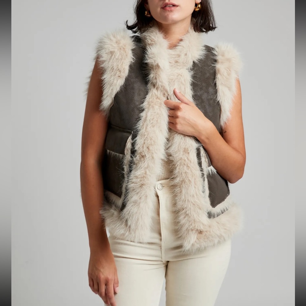 FROM PARIS FRANCE 🇫🇷 FABULOUS Faux Fur Trim Vest